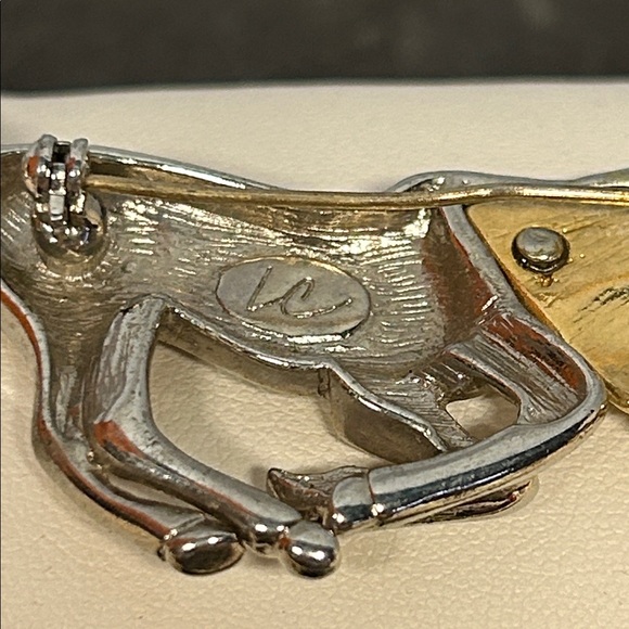 Liz Claiborne LC Horses Western Lapel Pin Brooch - Picture 3 of 4